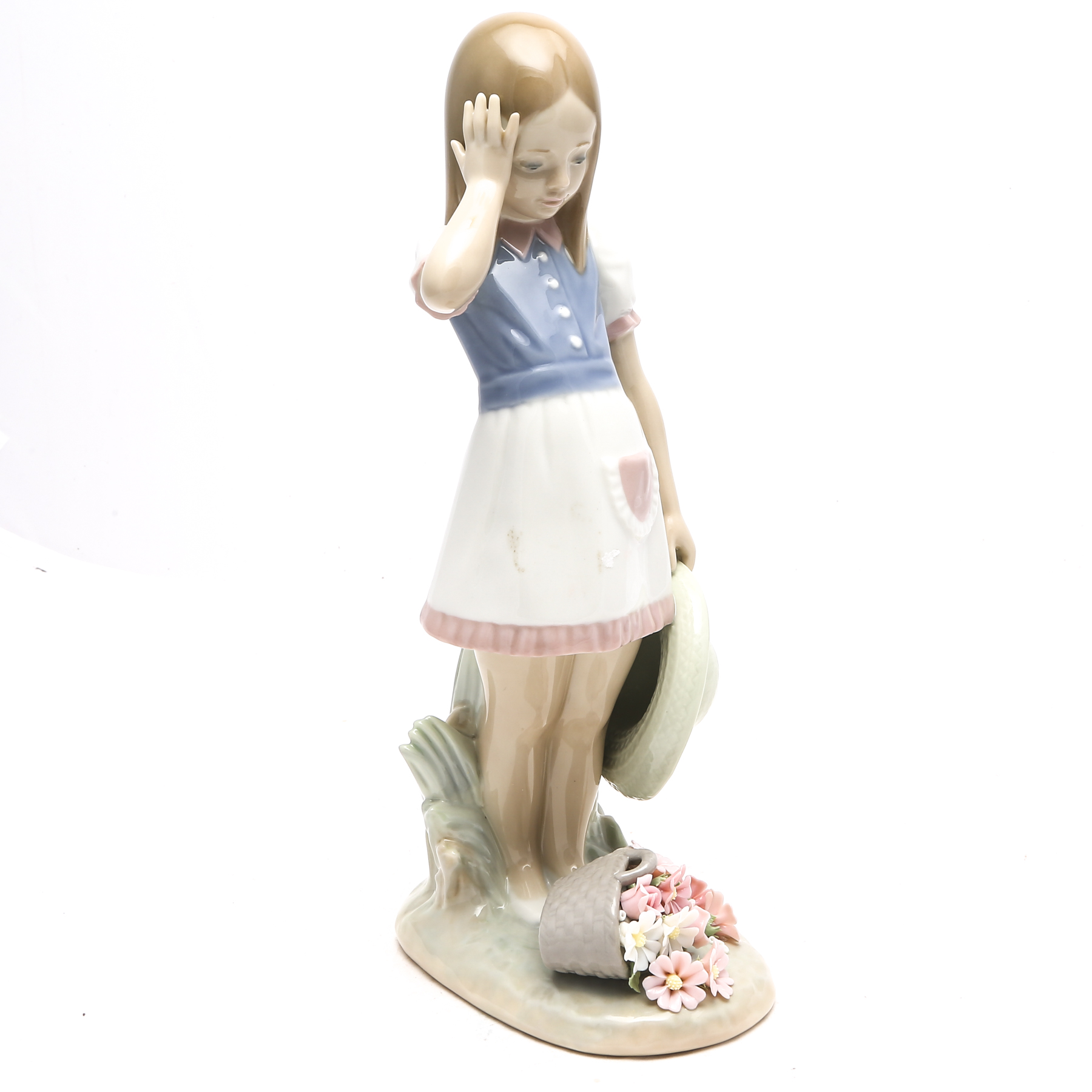 Lladró "Dropping the Flowers" Figurine #1285