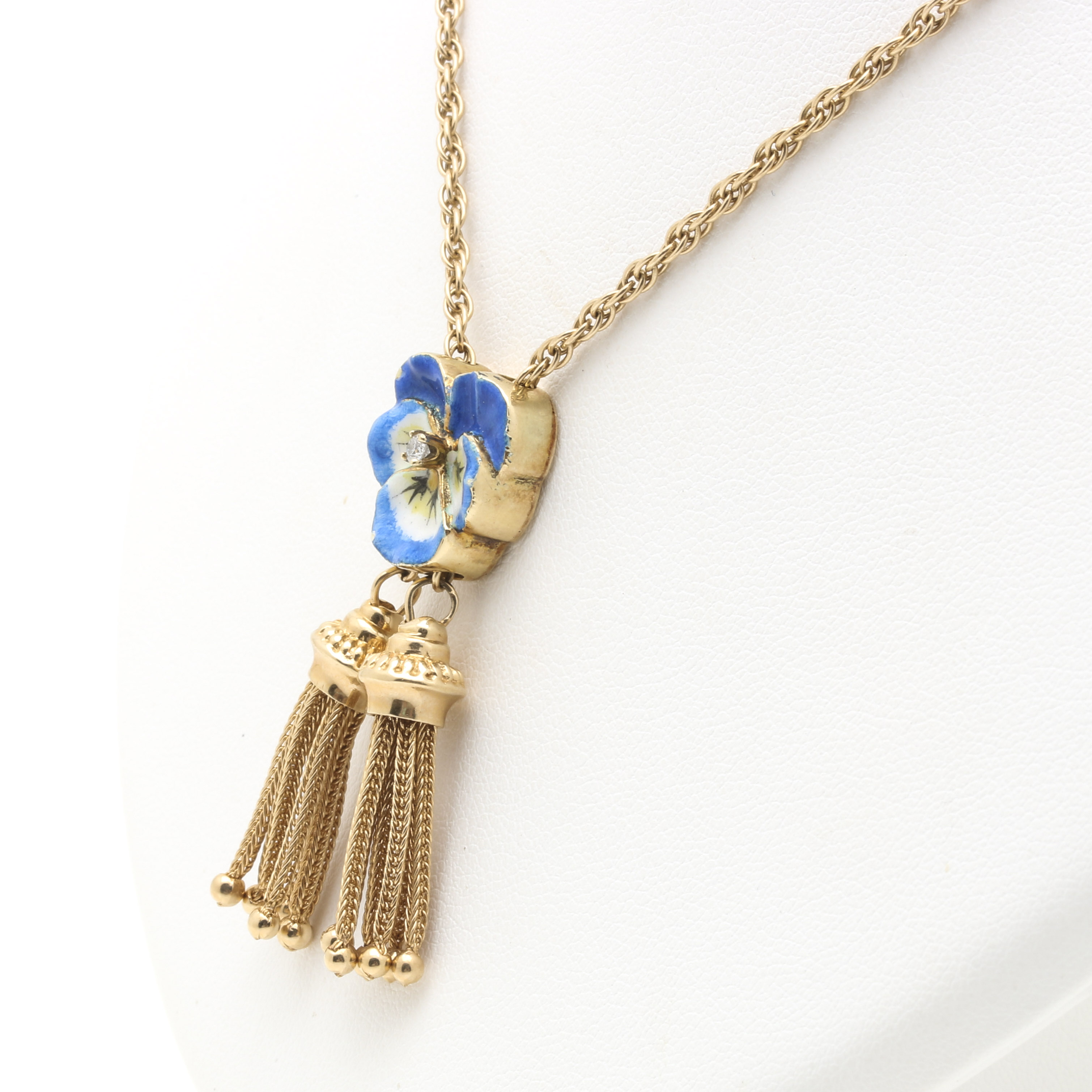 14K Yellow Gold Lariat Necklace Featuring a Diamond Enamel Flower