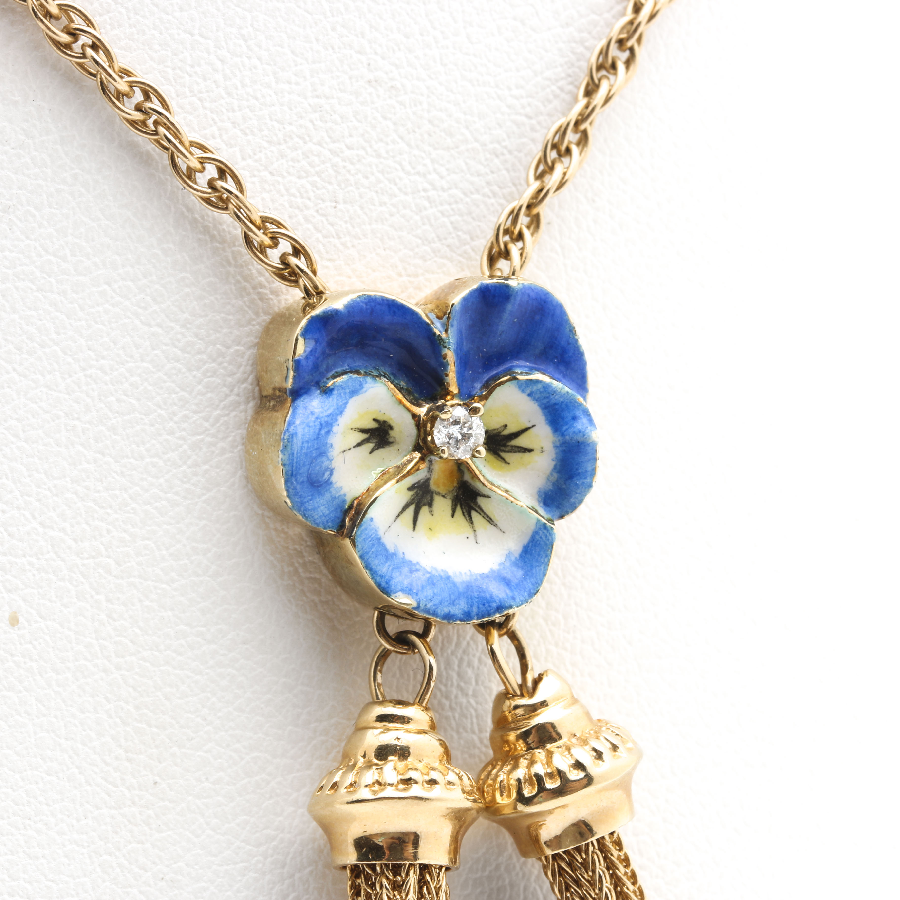 14K Yellow Gold Lariat Necklace Featuring a Diamond Enamel Flower