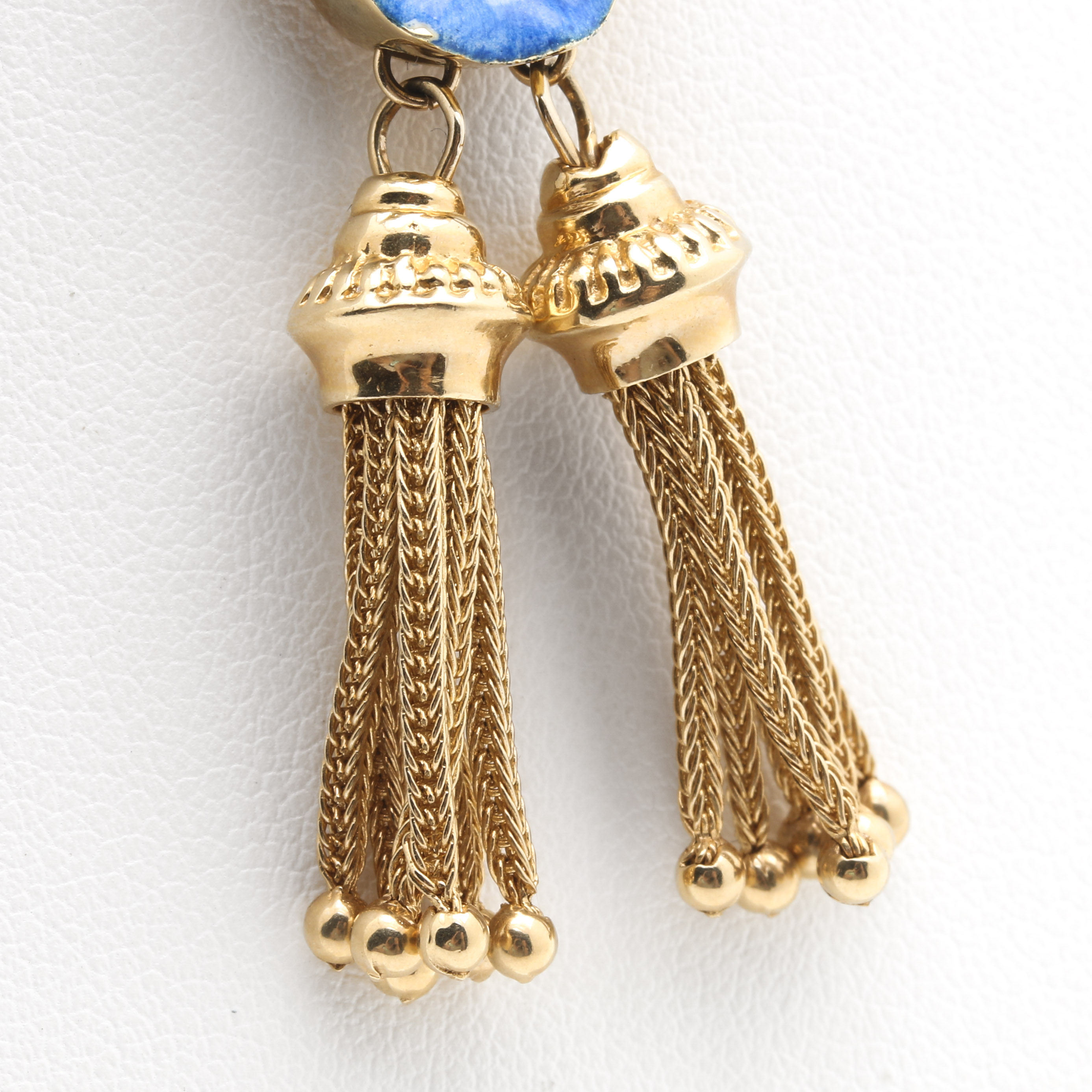 14K Yellow Gold Lariat Necklace Featuring a Diamond Enamel Flower