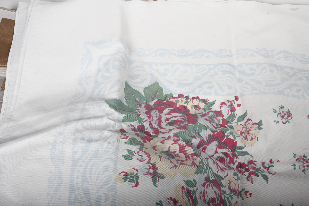 Tablecloths and Napkins Assortment