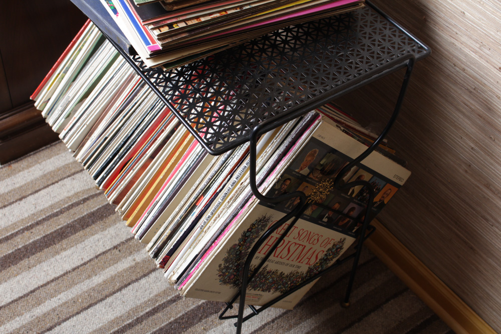 Mid Century Modern Record Stand With 75 Records