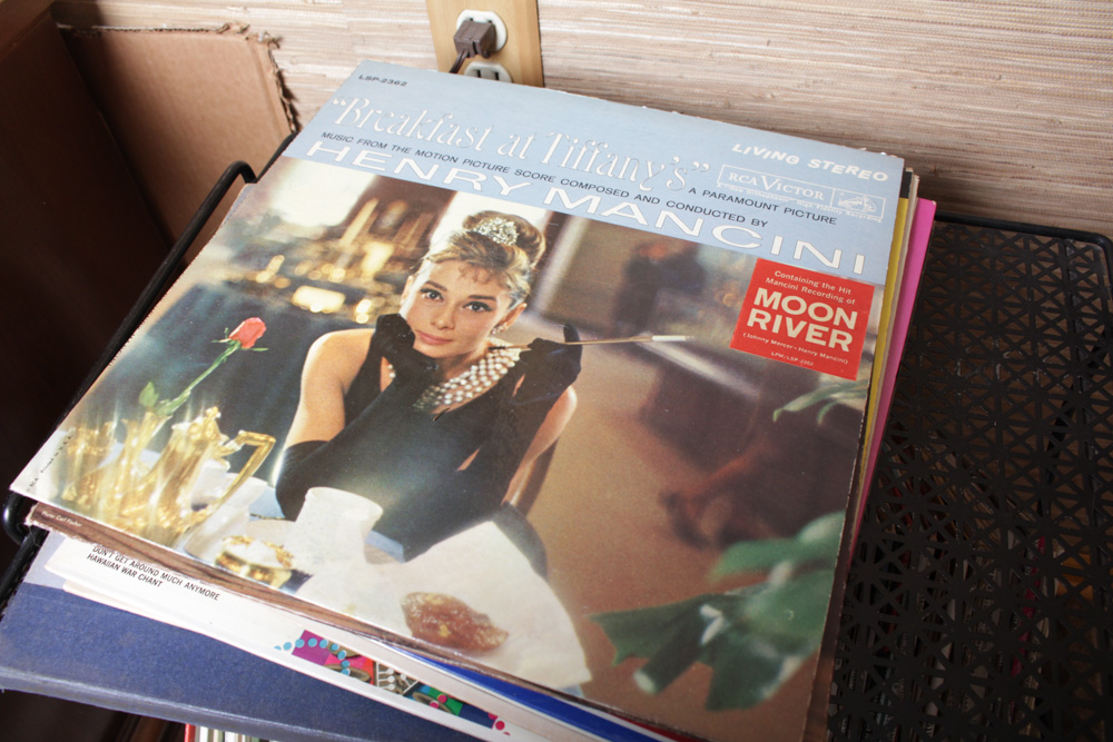 Mid Century Modern Record Stand With 75 Records