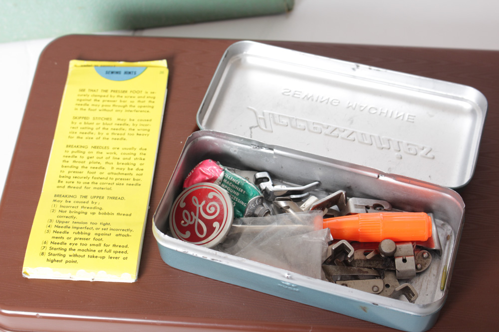 Vintage Dress Master Deluxe Sewing Machine