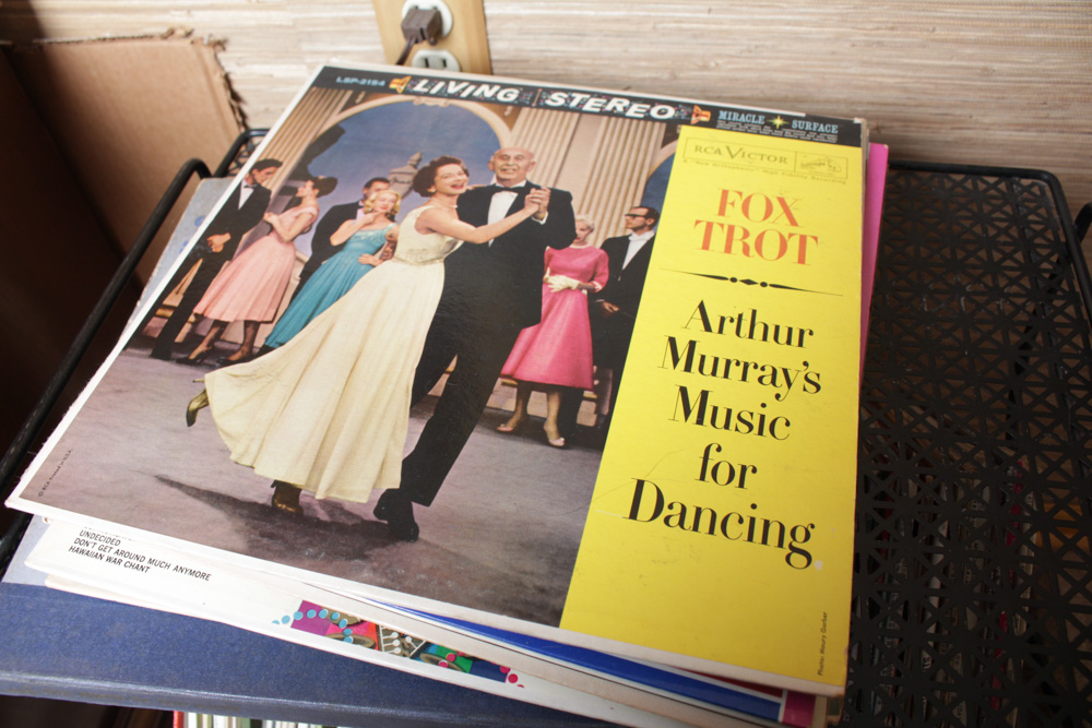 Mid Century Modern Record Stand With 75 Records