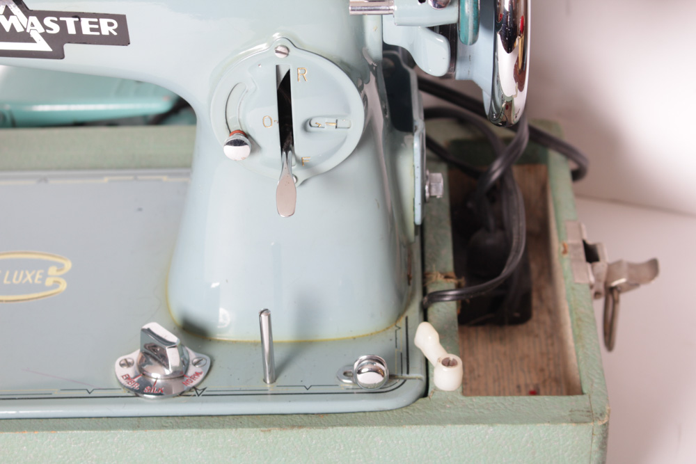 Vintage Dress Master Deluxe Sewing Machine