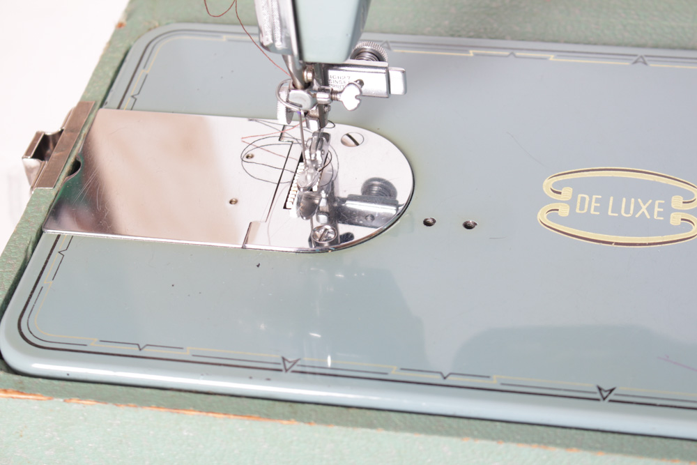 Vintage Dress Master Deluxe Sewing Machine