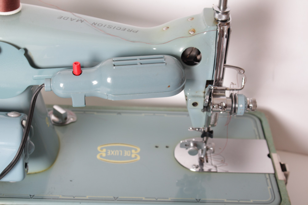 Vintage Dress Master Deluxe Sewing Machine