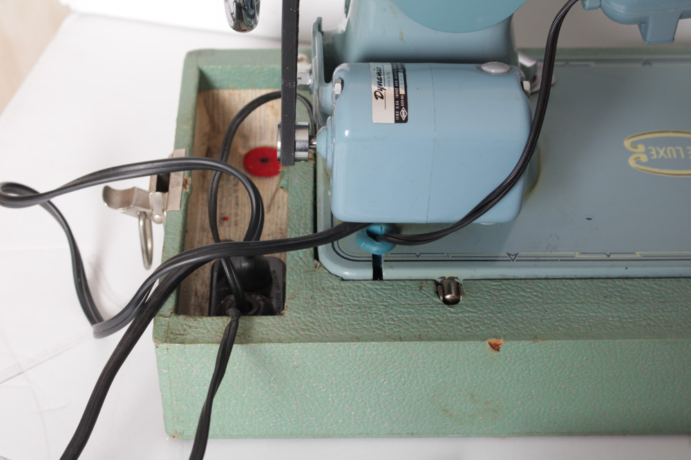 Vintage Dress Master Deluxe Sewing Machine