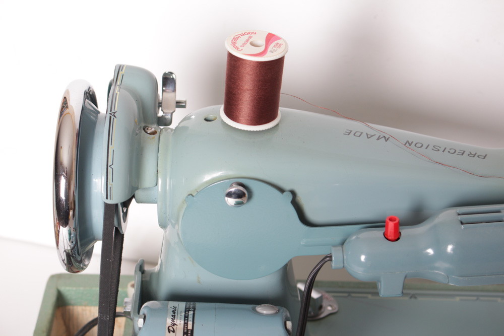 Vintage Dress Master Deluxe Sewing Machine