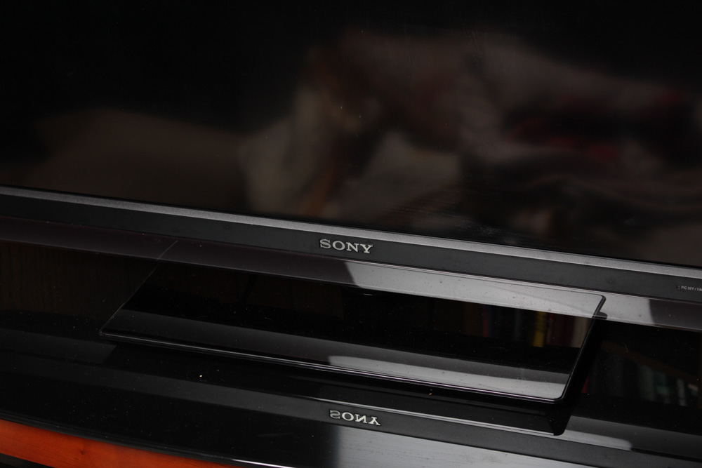 Sony Flatscreen LCD Digital Color Television and Stand