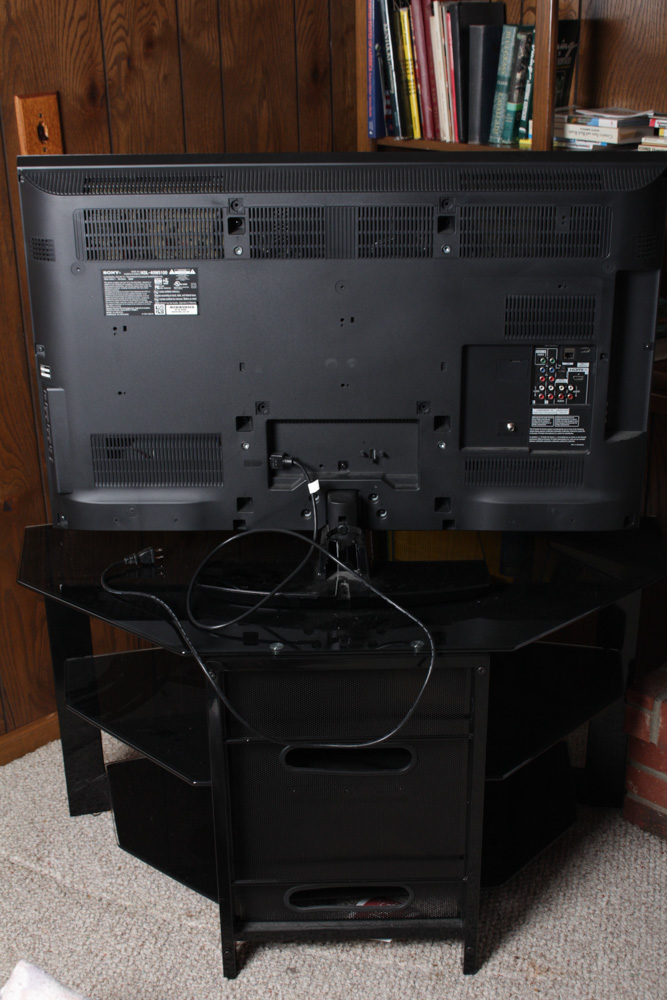 Sony Flatscreen LCD Digital Color Television and Stand