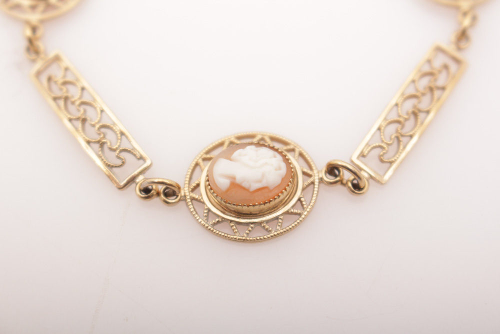 14K Yellow Gold and Shell Cameo Bracelet