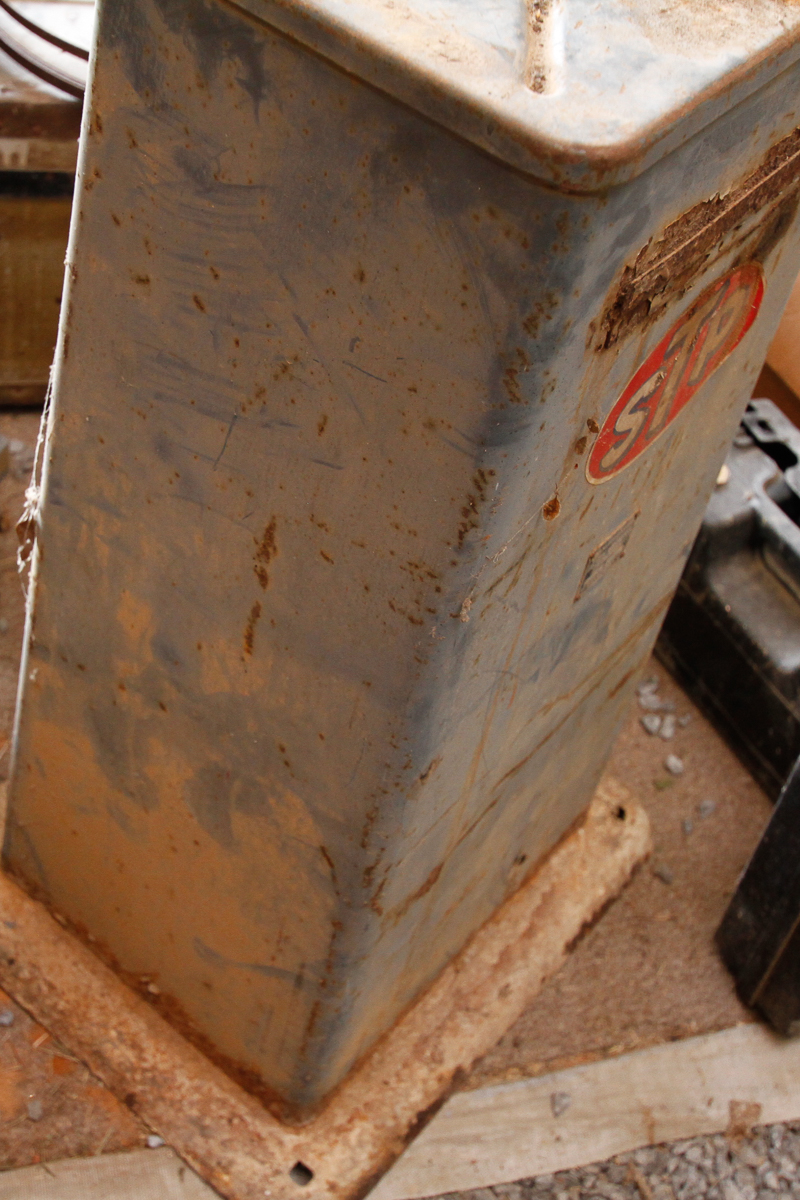 Vintage STP Metal Structure