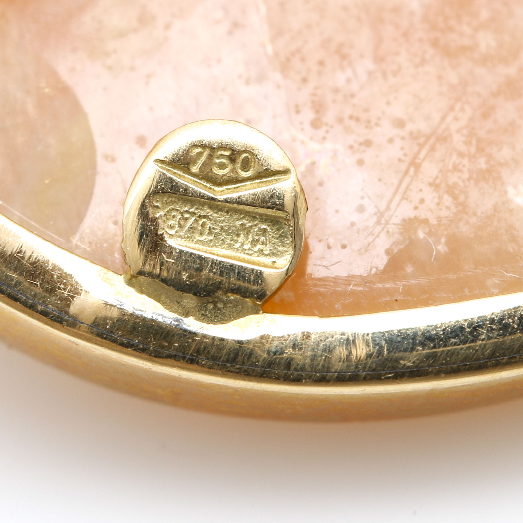 Donadio 18K Yellow Gold Cameo Brooch Pendant