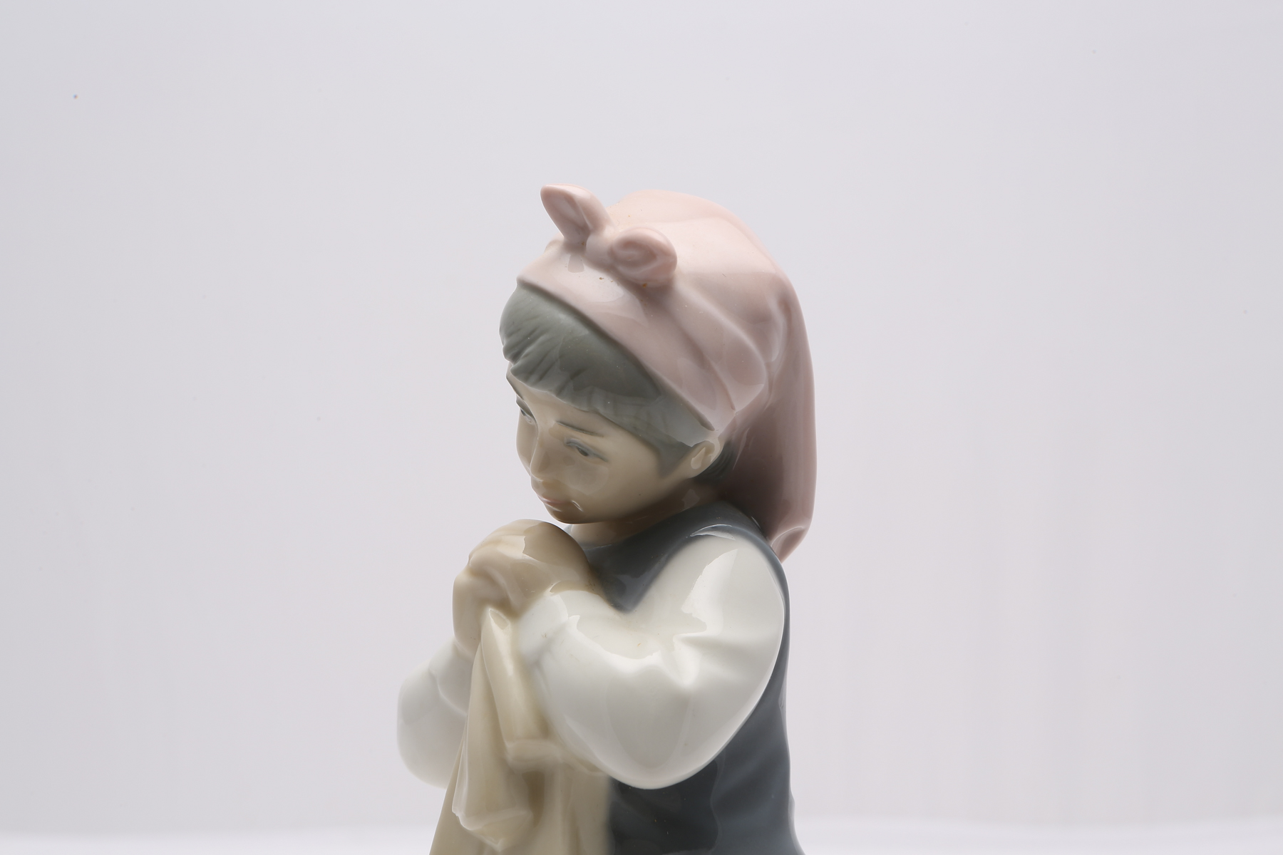 Lladró Figurine "Blushful Girl" #5026