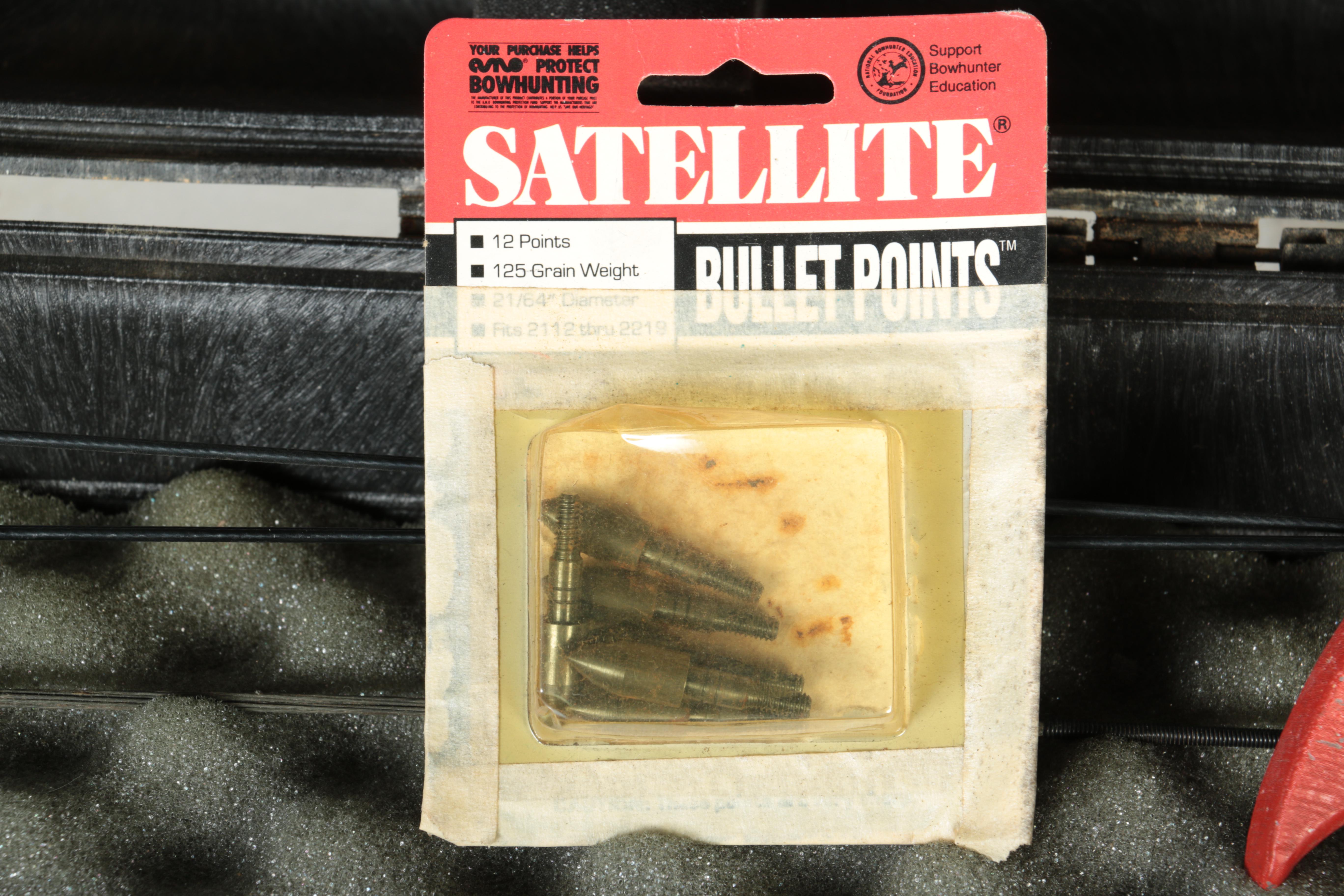 "Pro Staff 1000" with Arrows, Case and Archery Glove