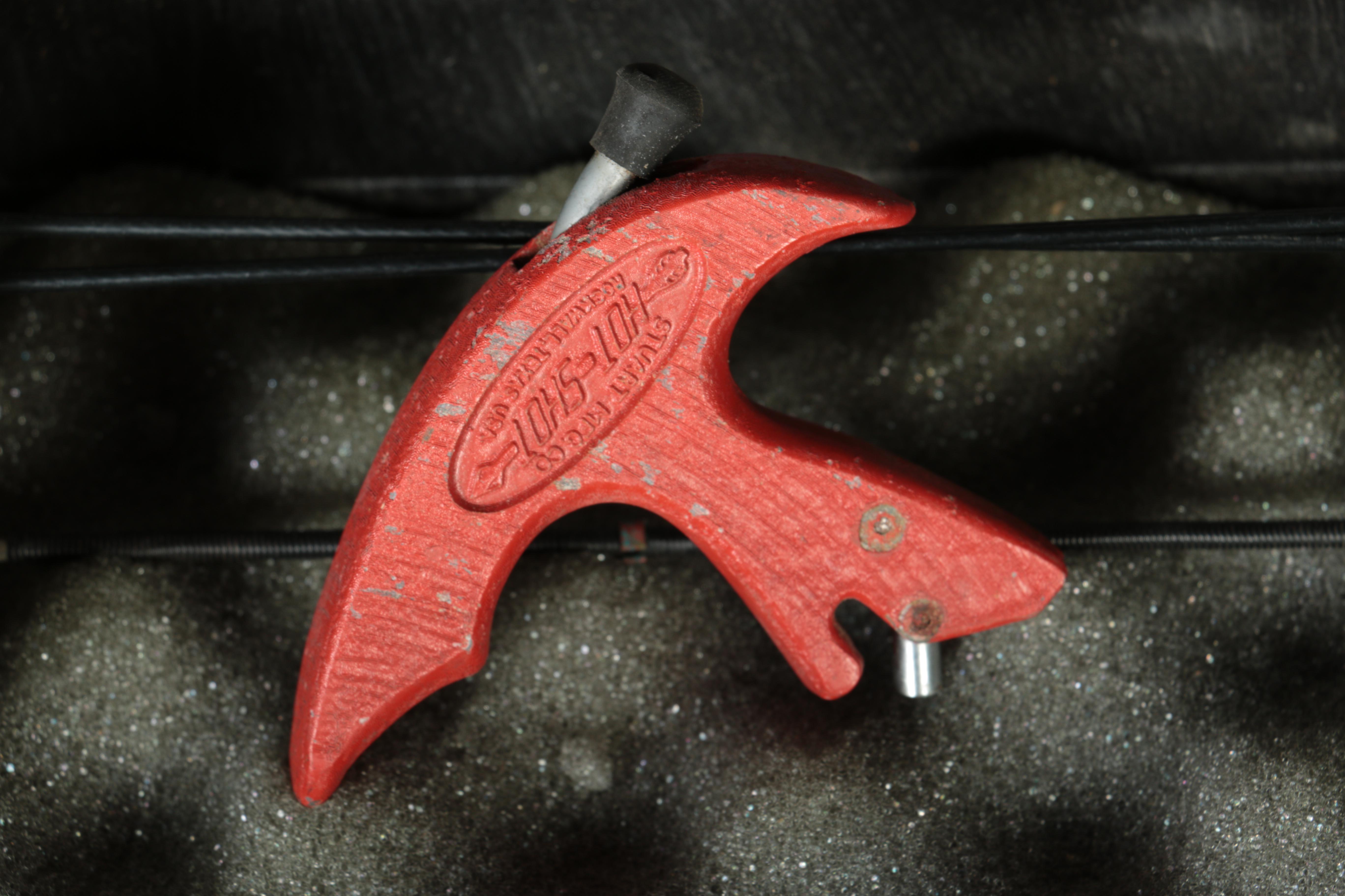 "Pro Staff 1000" with Arrows, Case and Archery Glove