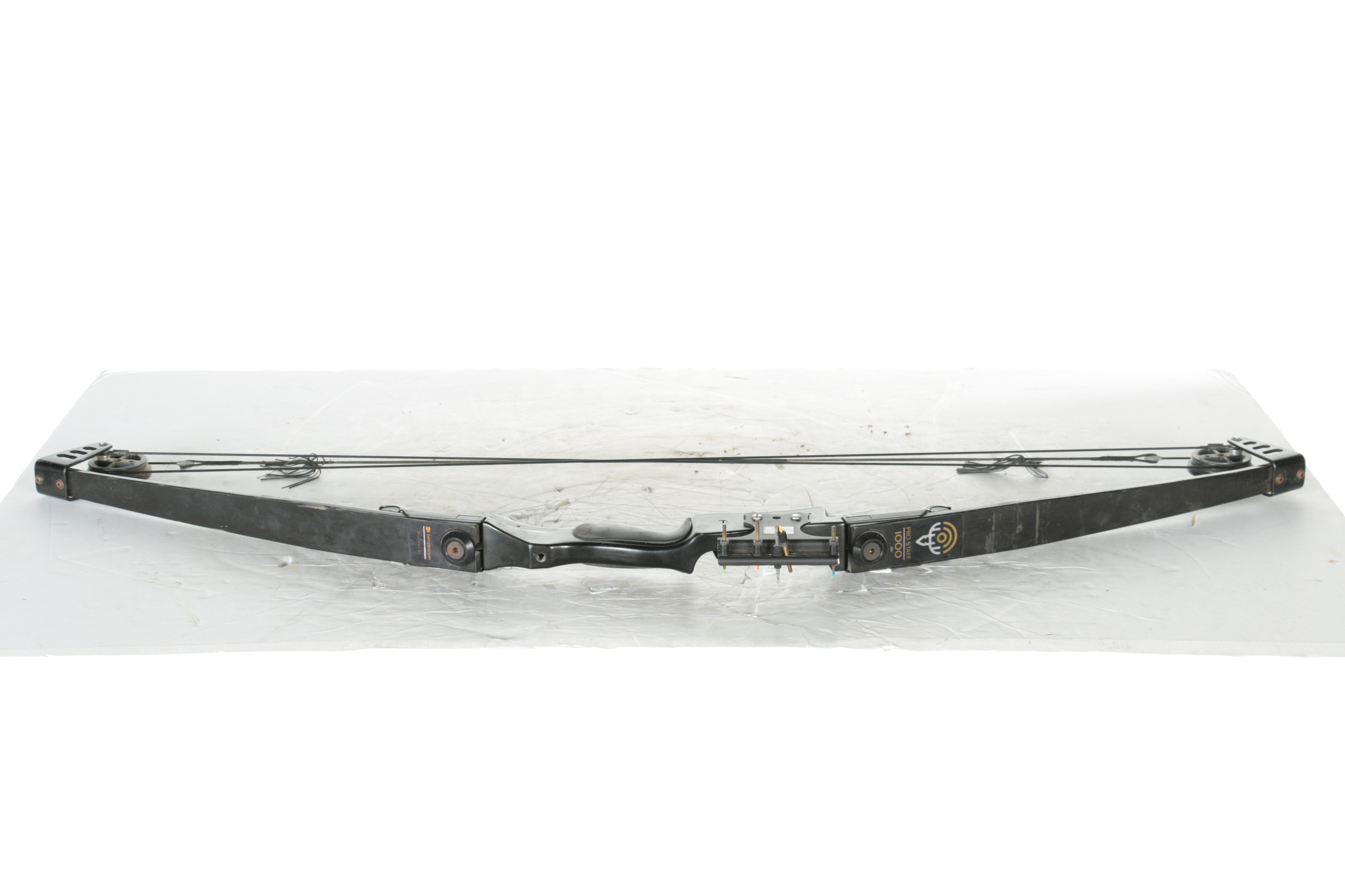 "Pro Staff 1000" with Arrows, Case and Archery Glove