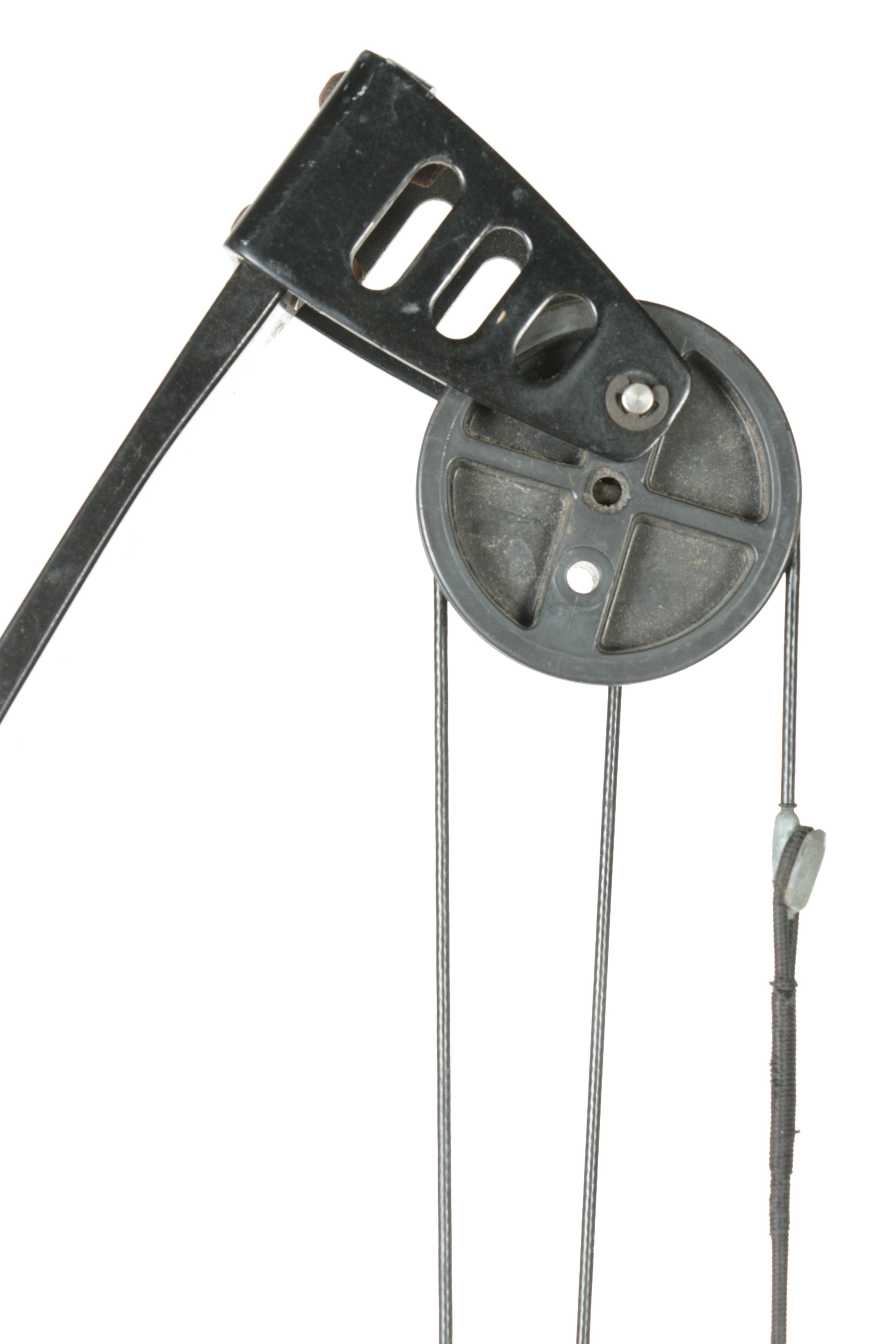 "Pro Staff 1000" with Arrows, Case and Archery Glove