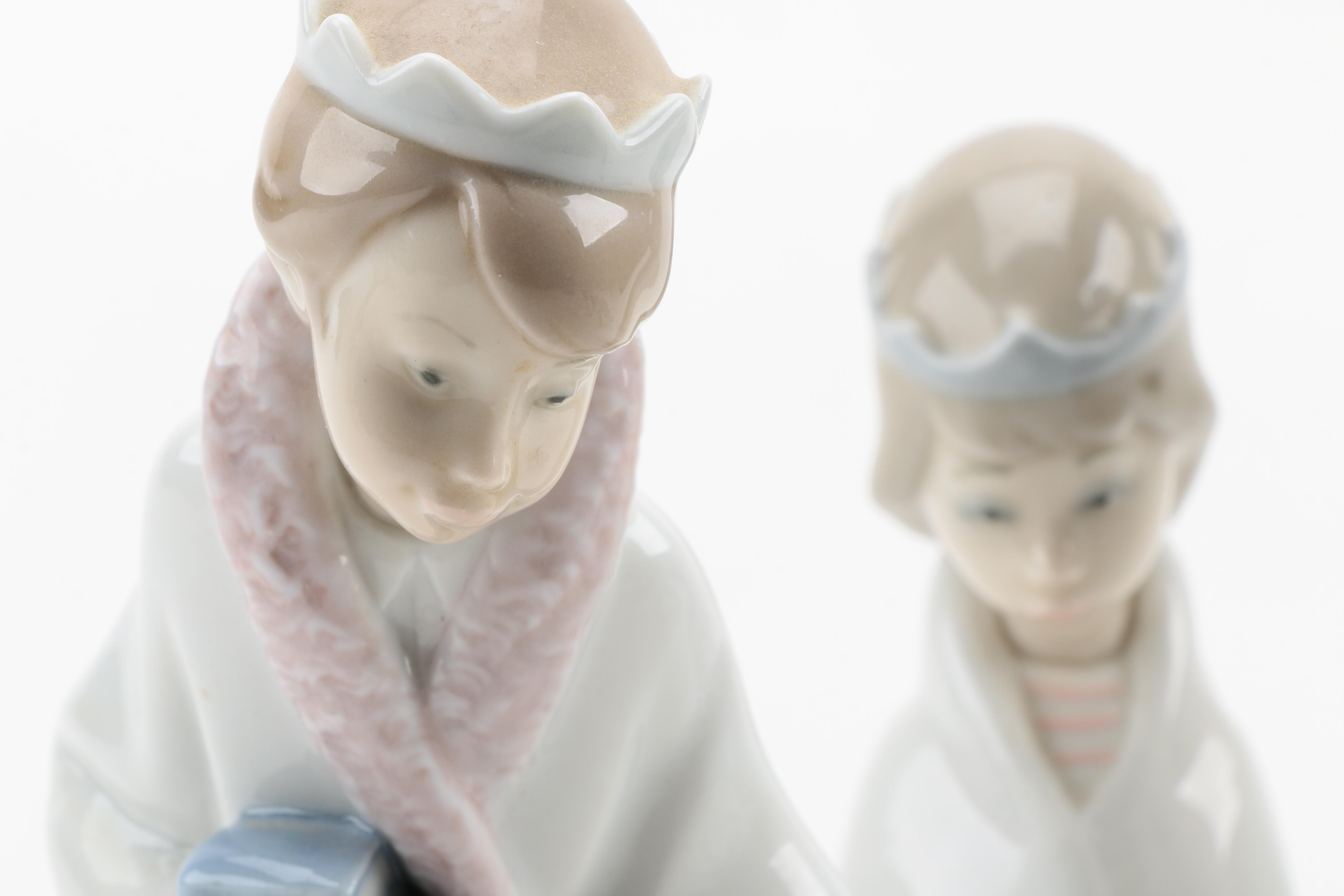 Lladró Ten Piece Nativity Porcelain Figurine Set and Wooden Crèche