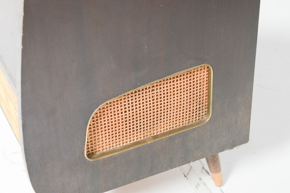 Vintage German Phonograph AM/FM Console