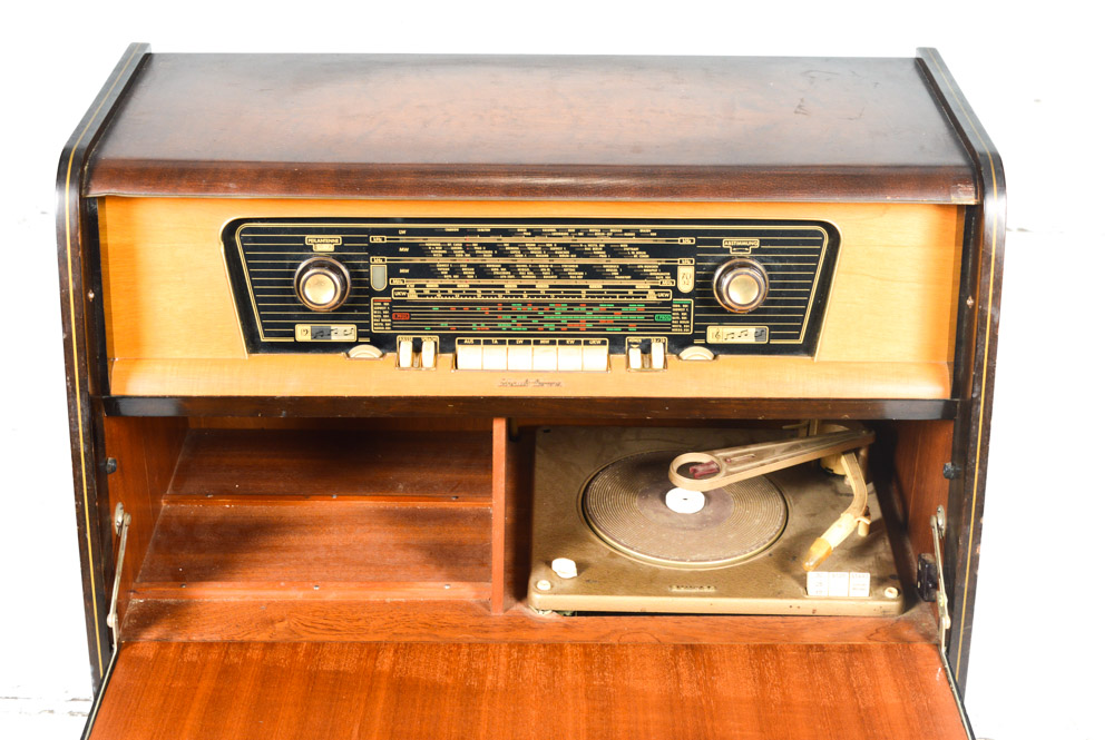 Vintage German Phonograph AM/FM Console
