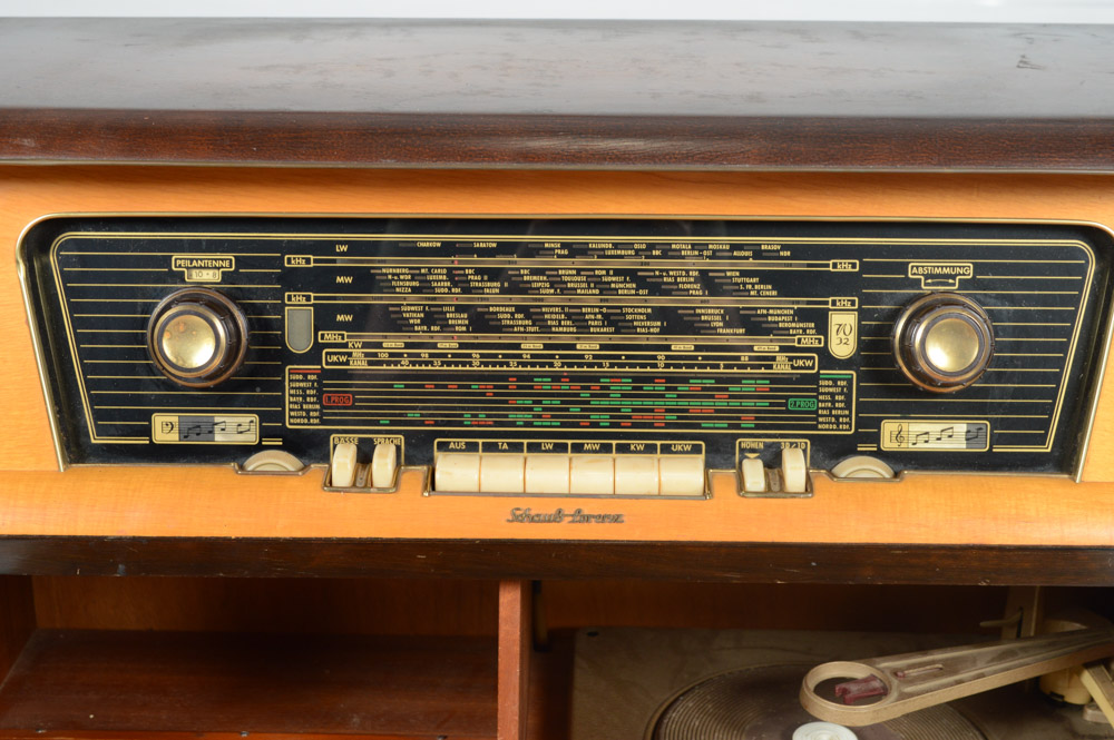 Vintage German Phonograph AM/FM Console