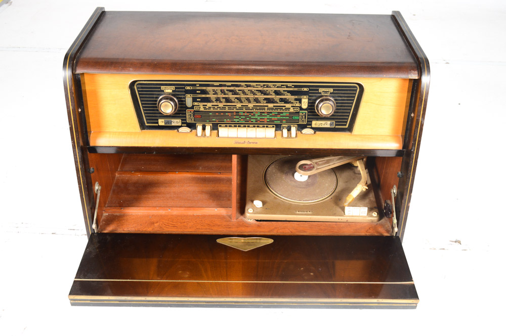 Vintage German Phonograph AM/FM Console
