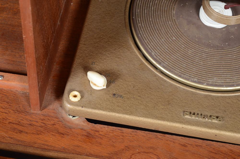 Vintage German Phonograph AM/FM Console