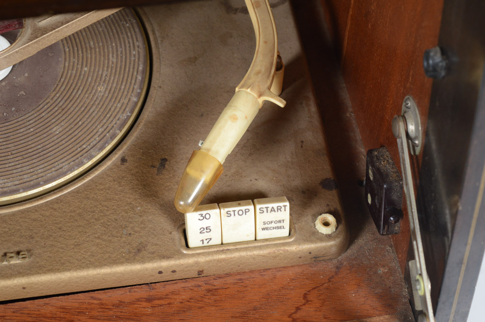 Vintage German Phonograph AM/FM Console