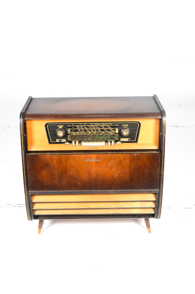 Vintage German Phonograph AM/FM Console