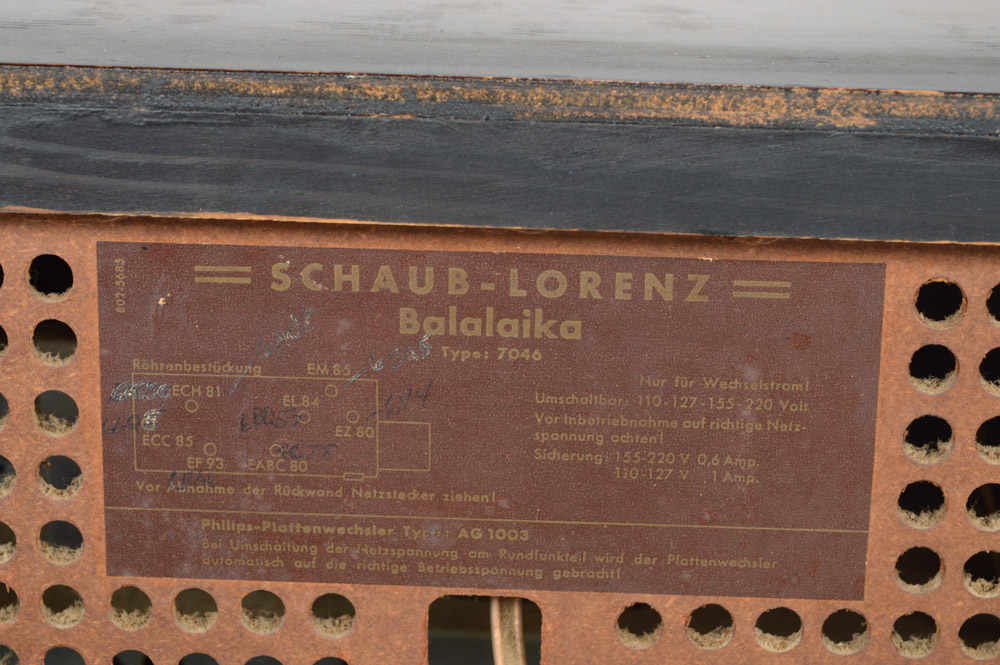 Vintage German Phonograph AM/FM Console