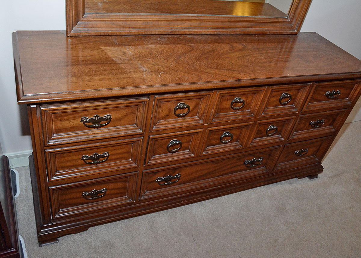 Drew Furniture Dresser With Mirror