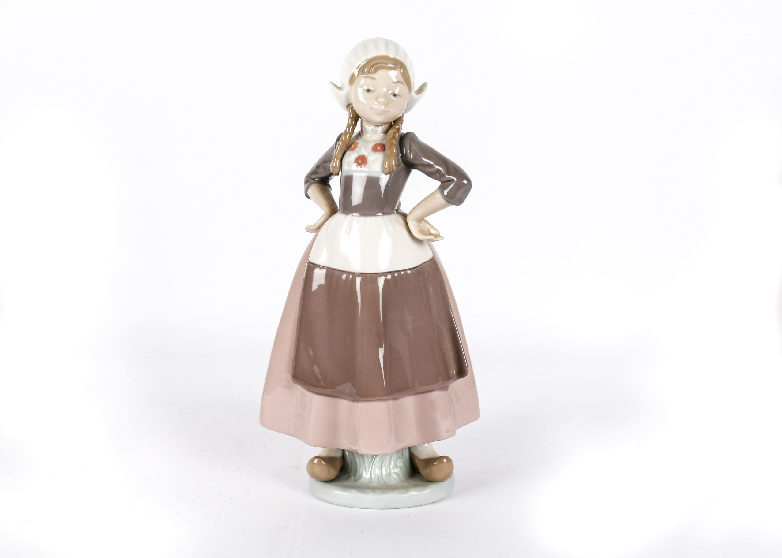 Retired Lladro "Dutch Girl Arms Akimbo"  Figurine #5064