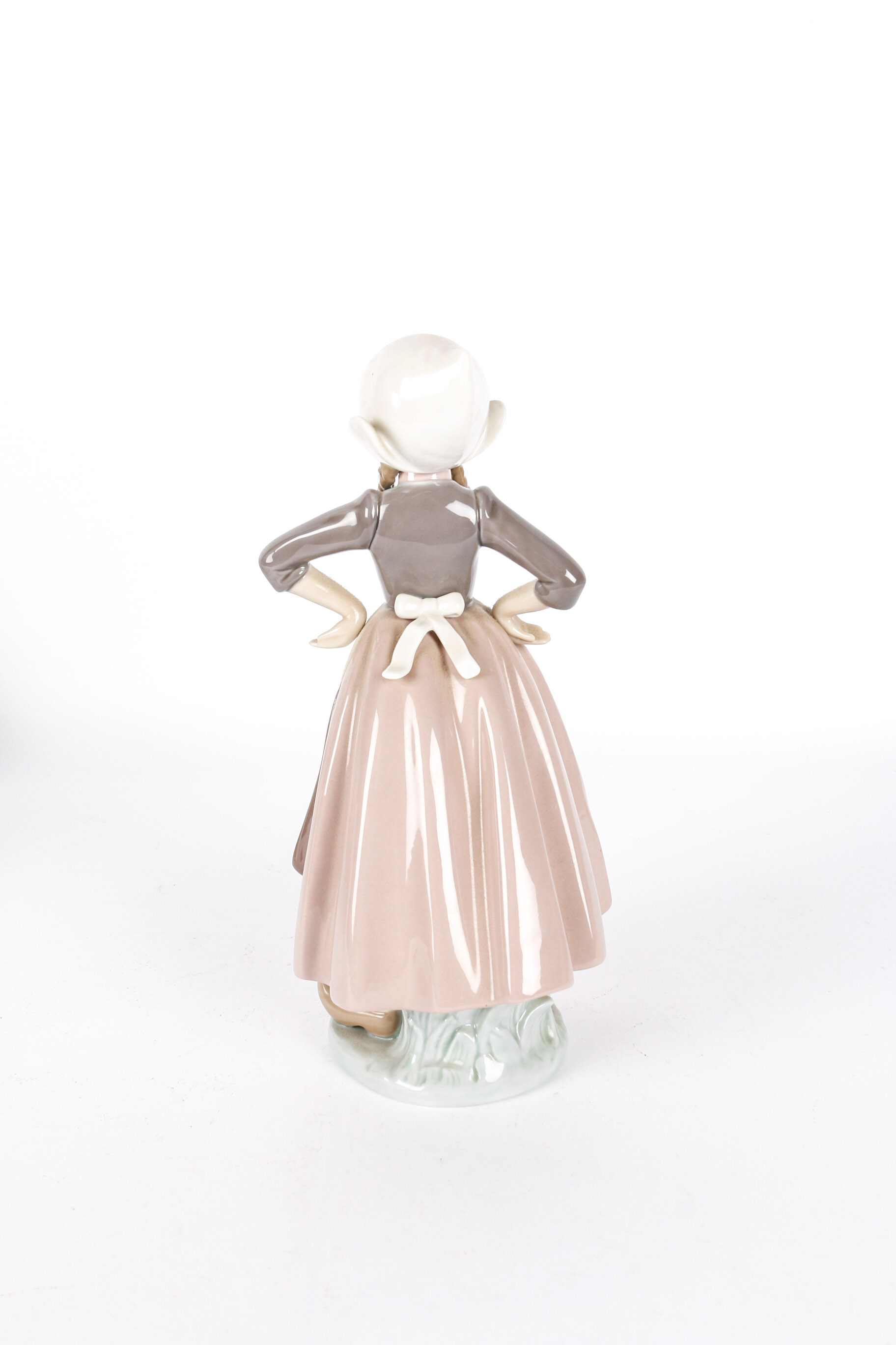 Retired Lladro "Dutch Girl Arms Akimbo"  Figurine #5064