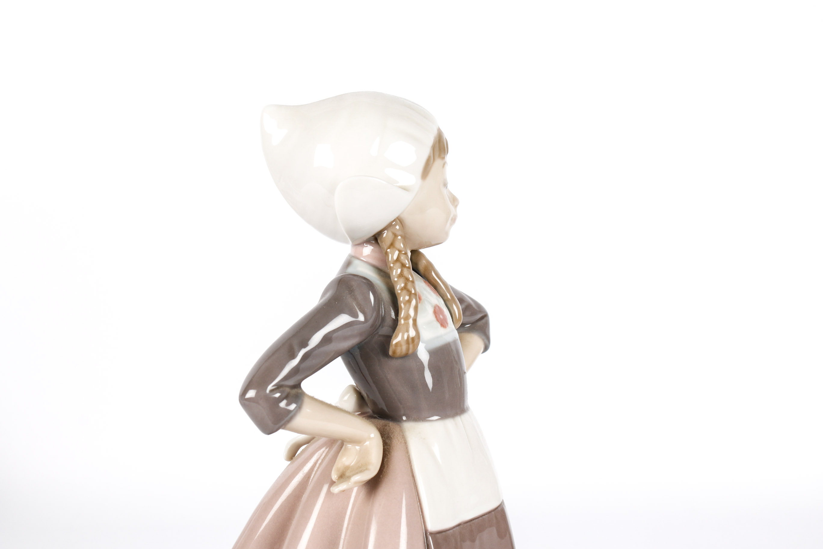 Retired Lladro "Dutch Girl Arms Akimbo"  Figurine #5064