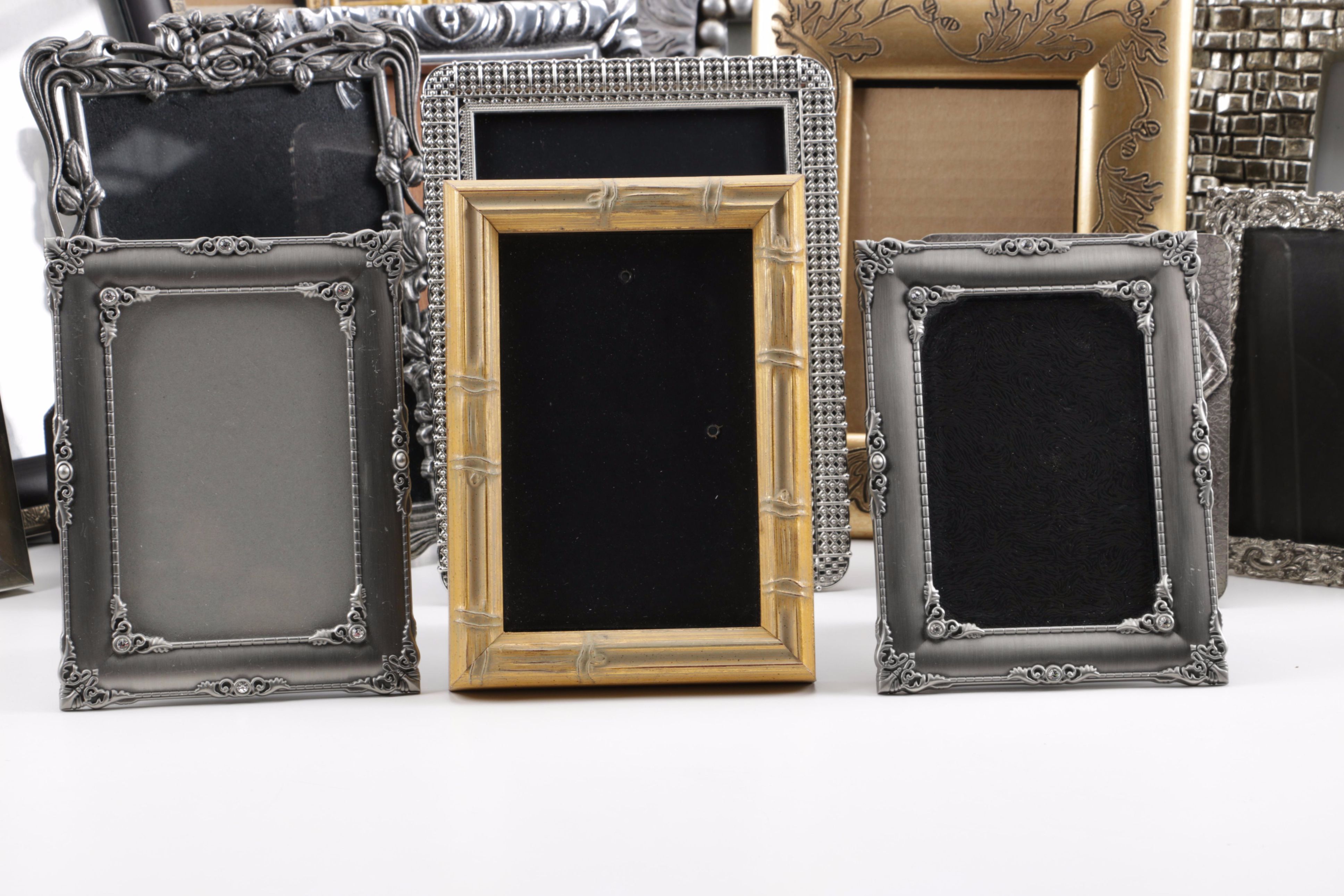 A Collection of Eighteen Decorative Photo Frames