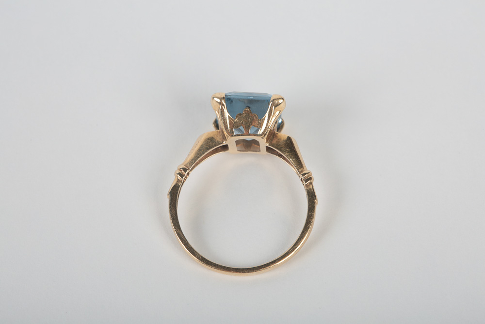 10K Yellow Gold Ring with Topaz