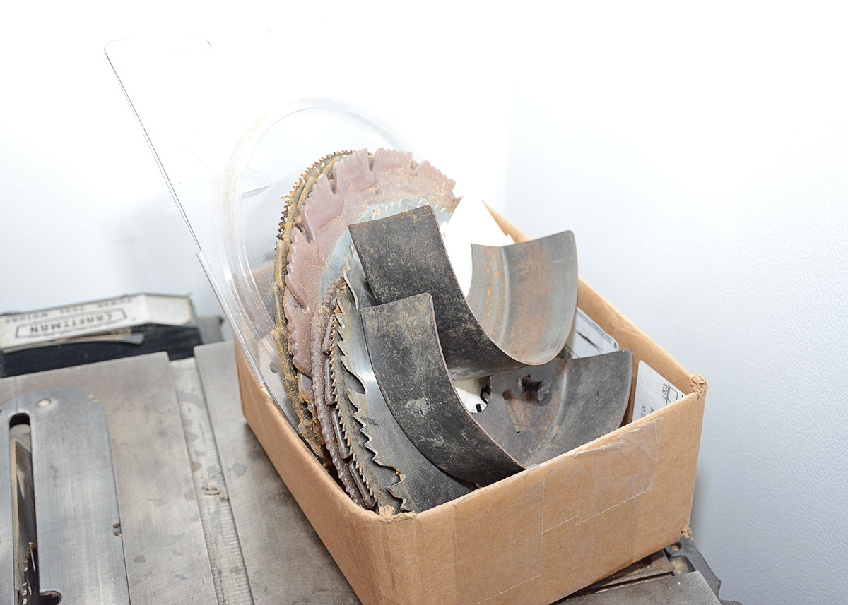 Craftsman Work Bench With Saw