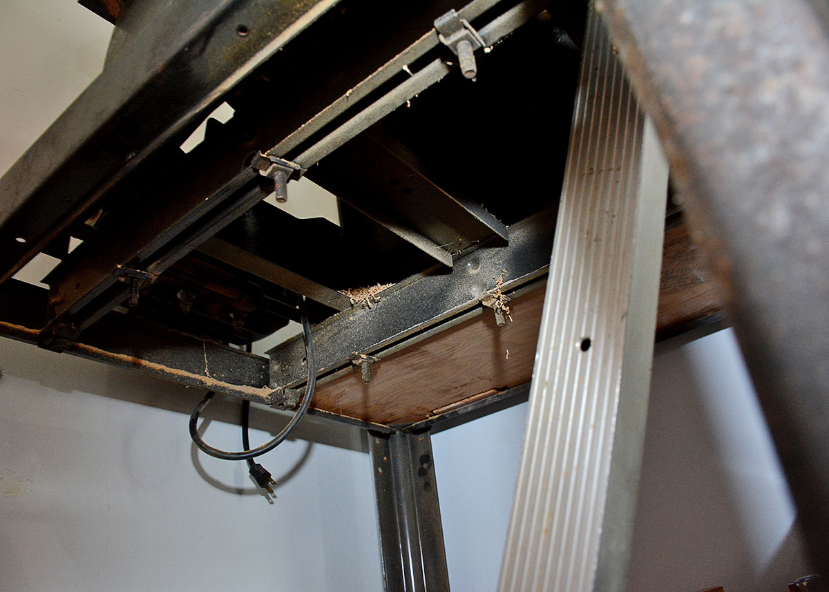 Craftsman Work Bench With Saw