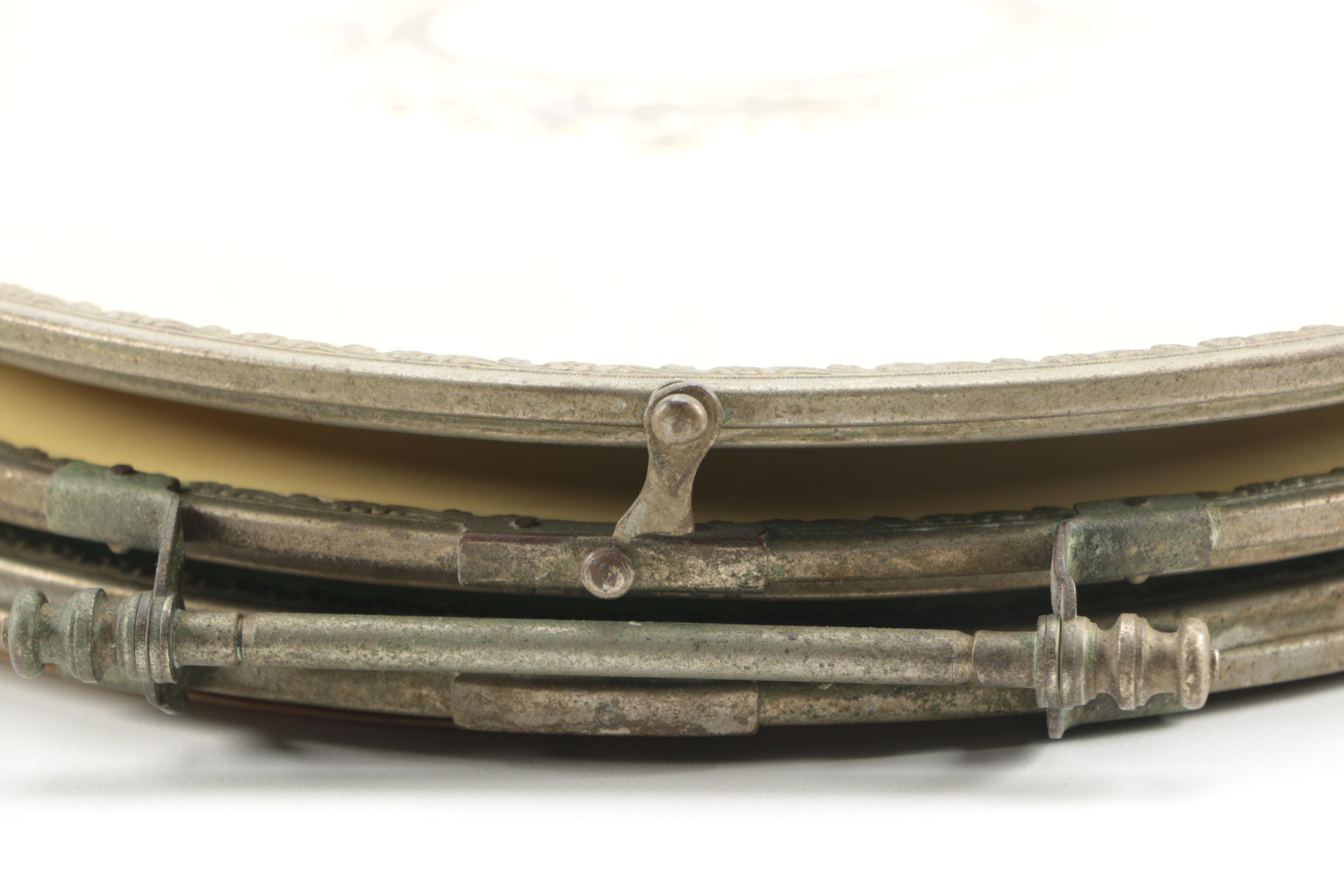 Round Metal Tri-fold Mirror