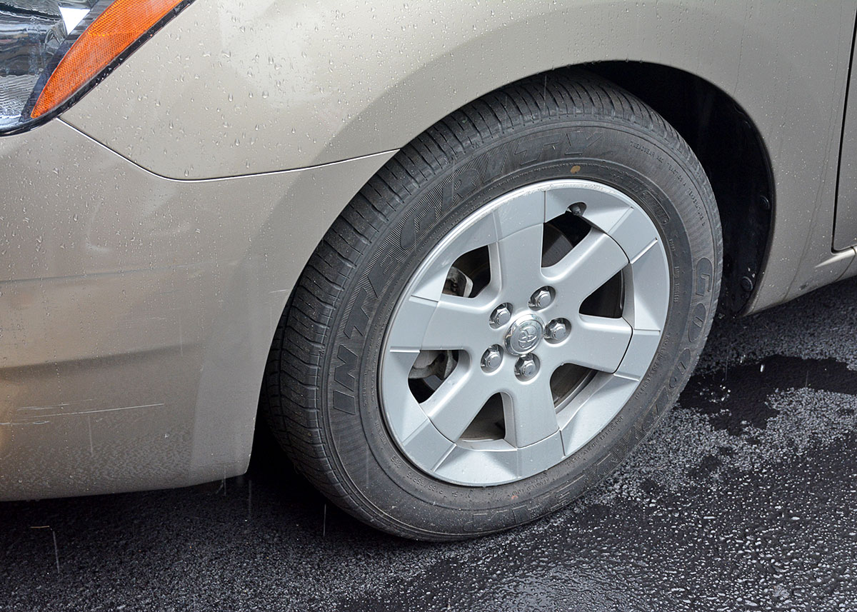 2007 Tan Toyota Prius Sedan