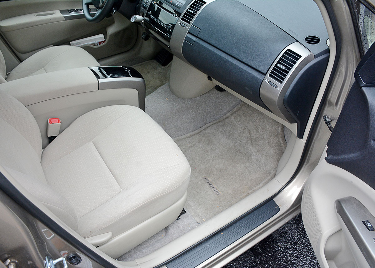 2007 Tan Toyota Prius Sedan