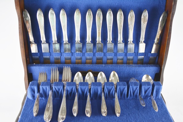 Community Plate Silver Plate Flatware and Storage Chest