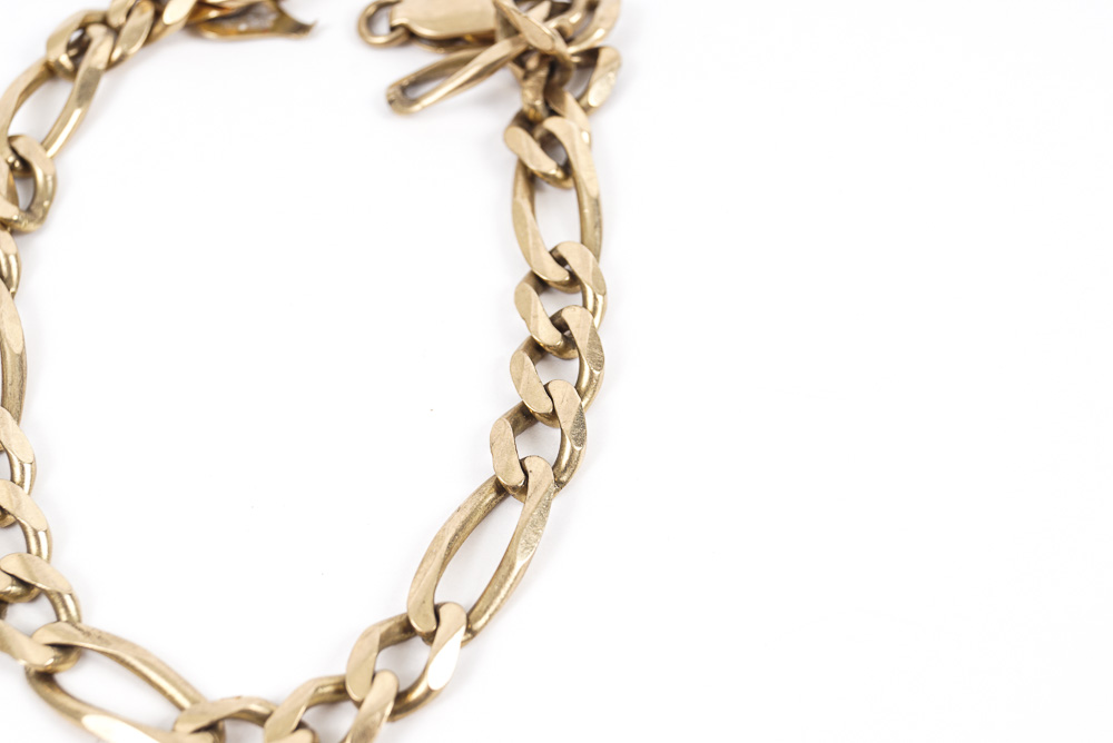 10K Gold Figaro Chain Bracelet
