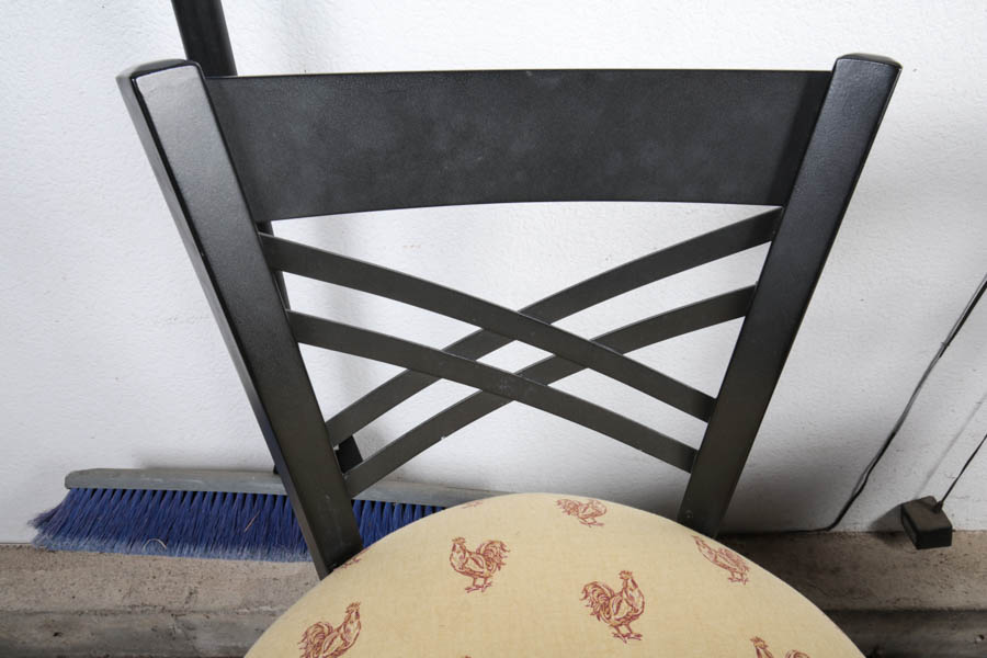 Black Metal Swivel Bar Stools with Chicken Uhpholstery