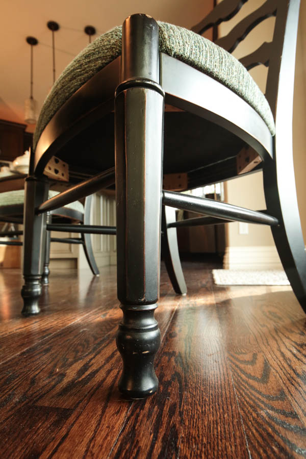 Round Dining Table and Six Chairs