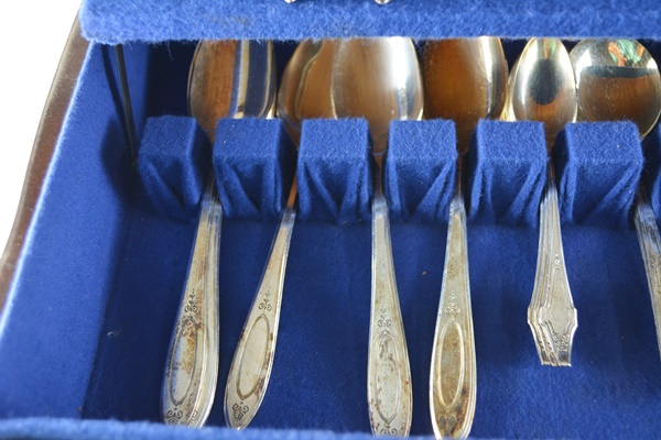 Community Plate Silver Plate Flatware and Storage Chest