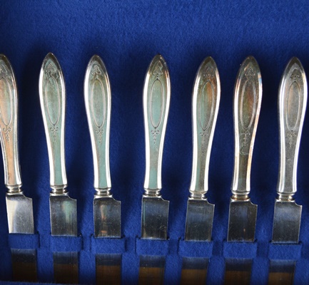 Community Plate Silver Plate Flatware and Storage Chest